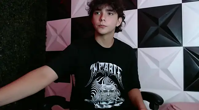 Snapshot of Dani_cumboy chatting on 12/20/24, 03:03 Dani cumboy online show from 12/20/24, 03:03