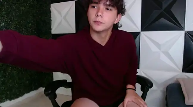 Snapshot of Dani_cumboy chatting on 12/28/24, 11:16 Dani cumboy online show from 12/28/24, 11:16