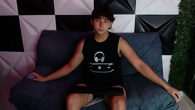 Snapshot of Dani_cumboy chatting on 01/16/25, 03:56 Dani cumboy online show from 01/16/25, 03:56