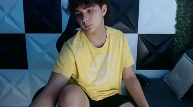 Snapshot of Dani_cumboy chatting on 01/24/25, 06:14 Dani cumboy online show from 01/24/25, 06:14