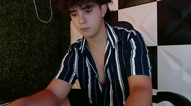 Snapshot of Dani_cumboy chatting on 02/14/25, 02:50 Dani cumboy online show from 02/14/25, 02:50