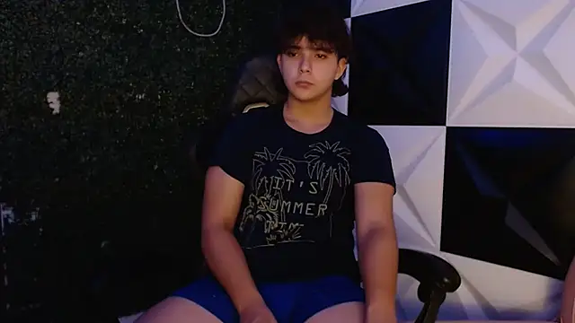 Snapshot of Dani_cumboy chatting on 02/19/25, 06:00 Dani cumboy online show from 02/19/25, 06:00