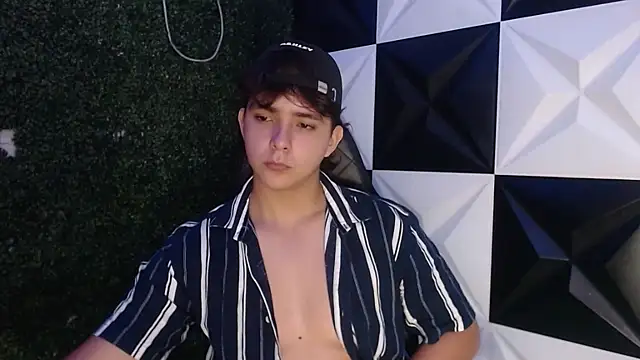 Snapshot of Dani_cumboy chatting on 02/24/25, 04:49 Dani cumboy online show from 02/24/25, 04:49