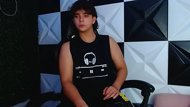 Snapshot of Dani_cumboy chatting on 03/01/25, 03:53 Dani cumboy online show from 03/01/25, 03:53