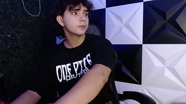 Snapshot of Dani_cumboy chatting on 03/07/25, 05:40 Dani cumboy online show from 03/07/25, 05:40