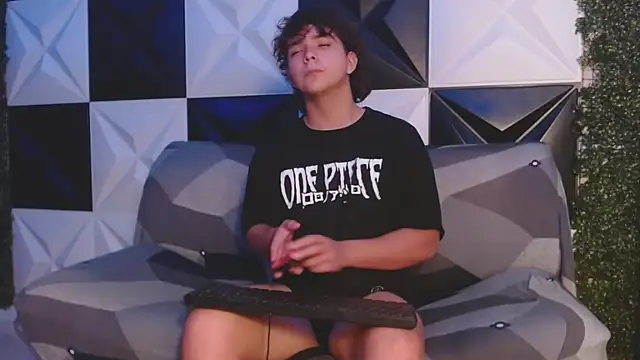 Snapshot of Dani_cumboy chatting on 03/09/25, 06:06 Dani cumboy online show from 03/09/25, 06:06