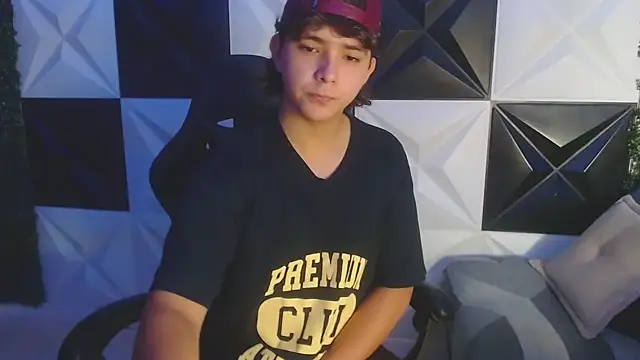 Snapshot of Dani_cumboy chatting on 03/16/25, 12:44 Dani cumboy online show from 03/16/25, 12:44