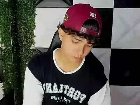 Snapshot of Dani_cumboy chatting on 09/09/25, 02:16 Dani cumboy online show from 09/09/25, 02:16