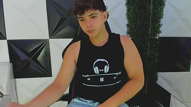 Snapshot of Dani_cumboy chatting on 09/19/25, 01:01 Dani cumboy online show from 09/19/25, 01:01