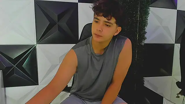 Snapshot of Dani_cumboy chatting on 09/22/25, 01:02 Dani cumboy online show from 09/22/25, 01:02