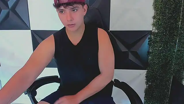 Snapshot of Dani_cumboy chatting on 09/28/25, 02:33 Dani cumboy online show from 09/28/25, 02:33