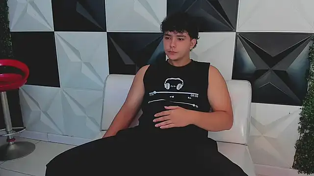 Snapshot of Dani_cumboy chatting on 10/02/25, 02:02 Dani cumboy online show from 10/02/25, 02:02