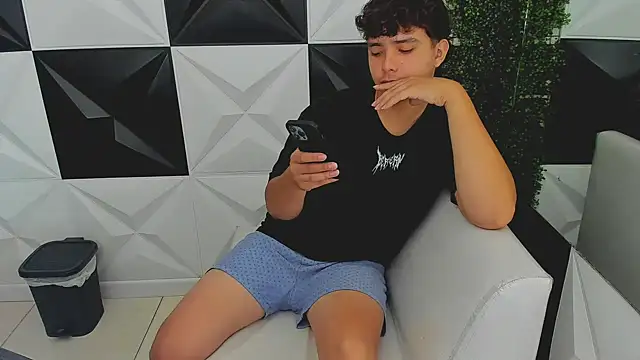 Snapshot of Dani_cumboy chatting on 10/08/25, 01:53 Dani cumboy online show from 10/08/25, 01:53