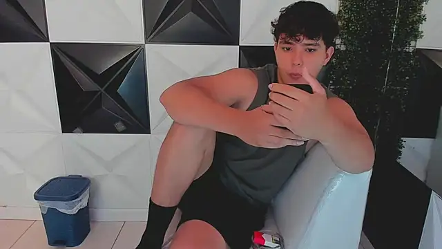 Snapshot of Dani_cumboy chatting on 10/12/25, 01:54 Dani cumboy online show from 10/12/25, 01:54