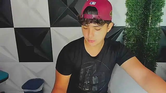 Snapshot of Dani_cumboy chatting on 10/17/25, 02:19 Dani cumboy online show from 10/17/25, 02:19