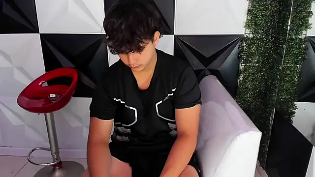 Snapshot of Dani_cumboy chatting on 10/30/25, 02:18 Dani cumboy online show from 10/30/25, 02:18