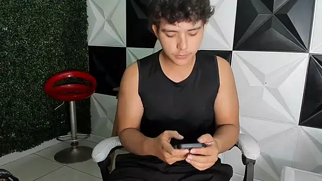 Snapshot of Dani_cumboy chatting on 12/16/25, 01:16 Dani cumboy online show from 12/16/25, 01:16