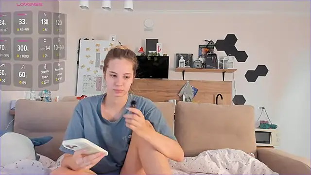 Girl alone home online show from 09/19/25, 03:41