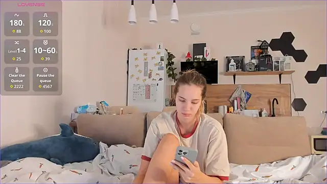 Girl alone home online show from 09/26/25, 03:32