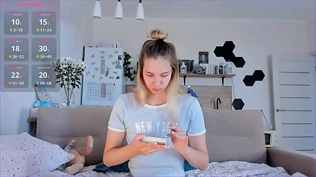 Girl alone home online show from 10/10/25, 07:07