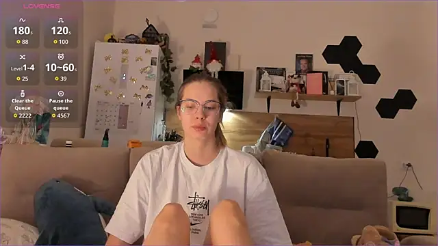 Girl alone home online show from 01/12/26, 01:22