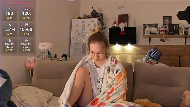 Girl alone home online show from 01/15/26, 04:17