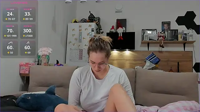 Girl alone home online show from 02/06/26, 03:44