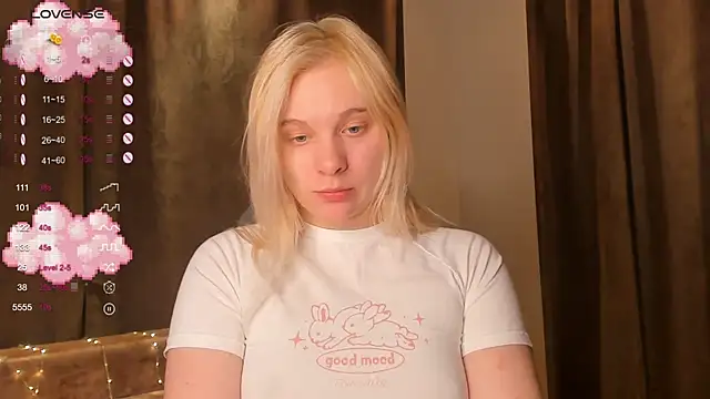 Snapshot of NaokoStifel chatting on 02/14/25, 01:13 NaokoStifel online show from 02/14/25, 01:13