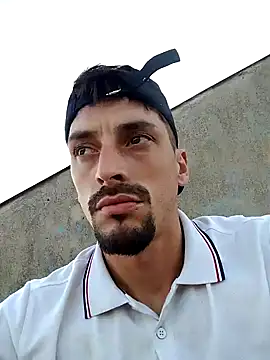 Snapshot of puak6666 chatting on 12/19/24, 10:32 puak6666 online show from 12/19/24, 10:32