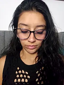 Snapshot of BrittanyDiaz chatting on 11/04/25, 07:35 BrittanyDiaz online show from 11/04/25, 07:35