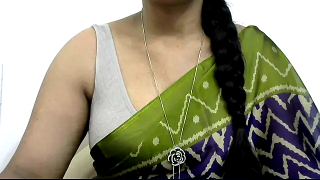 Snapshot of rashmika_reddy chatting on 09/09/25, 04:01 rashmika reddy online show from 09/09/25, 04:01