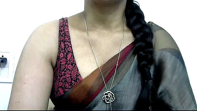 Snapshot of rashmika_reddy chatting on 09/11/25, 04:01 rashmika reddy online show from 09/11/25, 04:01