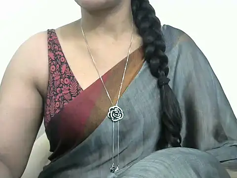 Snapshot of rashmika_reddy chatting on 09/14/25, 05:23 rashmika reddy online show from 09/14/25, 05:23