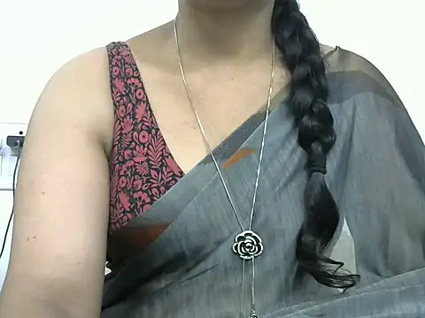 Snapshot of rashmika_reddy chatting on 09/26/25, 05:33 rashmika reddy online show from 09/26/25, 05:33