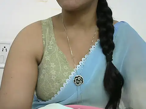 Snapshot of rashmika_reddy chatting on 10/07/25, 03:47 rashmika reddy online show from 10/07/25, 03:47