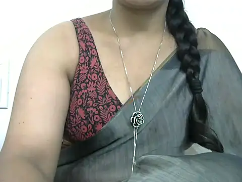 Snapshot of rashmika_reddy chatting on 10/16/25, 05:41 rashmika reddy online show from 10/16/25, 05:41