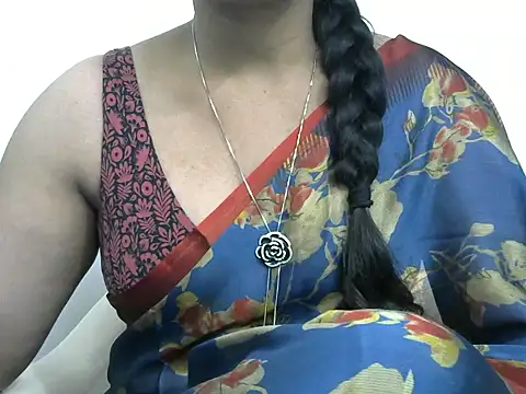 Snapshot of rashmika_reddy chatting on 11/30/25, 05:06 rashmika reddy online show from 11/30/25, 05:06