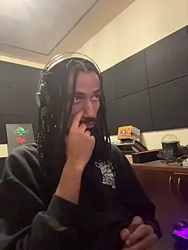 Snapshot of hotcamboy420 chatting on 12/19/25, 04:08 hotcamboy420 online show from 12/19/25, 04:08