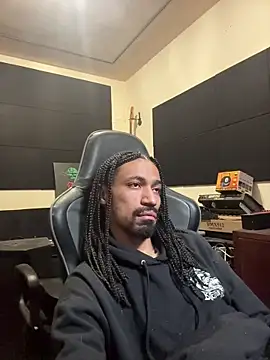 Snapshot of hotcamboy420 chatting on 12/19/25, 08:27 hotcamboy420 online show from 12/19/25, 08:27