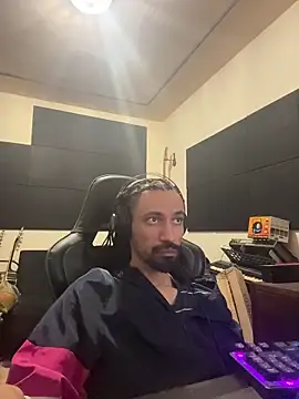 Snapshot of hotcamboy420 chatting on 12/21/25, 03:57 hotcamboy420 online show from 12/21/25, 03:57