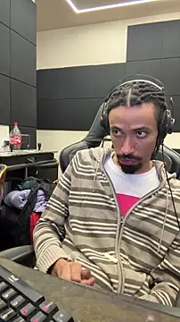 Snapshot of hotcamboy420 chatting on 01/07/26, 04:26 hotcamboy420 online show from 01/07/26, 04:26