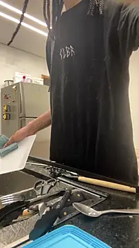 Snapshot of hotcamboy420 chatting on 01/09/26, 09:05 hotcamboy420 online show from 01/09/26, 09:05