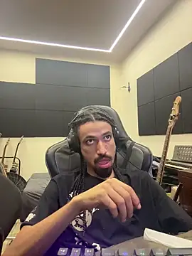 Snapshot of hotcamboy420 chatting on 01/14/26, 04:07 hotcamboy420 online show from 01/14/26, 04:07