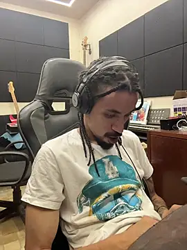 Snapshot of hotcamboy420 chatting on 01/17/26, 05:45 hotcamboy420 online show from 01/17/26, 05:45