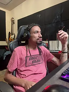 Snapshot of hotcamboy420 chatting on 02/01/26, 06:28 hotcamboy420 online show from 02/01/26, 06:28