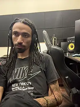 Snapshot of hotcamboy420 chatting on 02/13/26, 03:02 hotcamboy420 online show from 02/13/26, 03:02