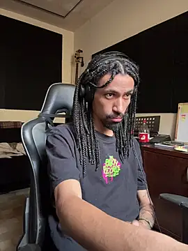 Snapshot of hotcamboy420 chatting on 02/21/26, 06:09 hotcamboy420 online show from 02/21/26, 06:09