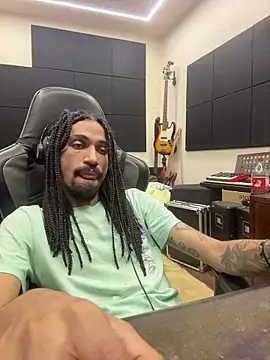 Snapshot of hotcamboy420 chatting on 02/25/26, 06:01 hotcamboy420 online show from 02/25/26, 06:01