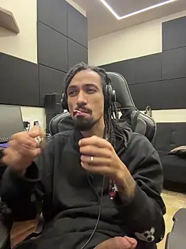 Snapshot of hotcamboy420 chatting on 02/27/26, 06:13 hotcamboy420 online show from 02/27/26, 06:13