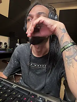 Snapshot of hotcamboy420 chatting on 02/27/26, 06:19 hotcamboy420 online show from 02/27/26, 06:19